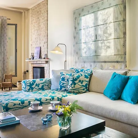 Belle Helens Villa, Lakithra Villa *