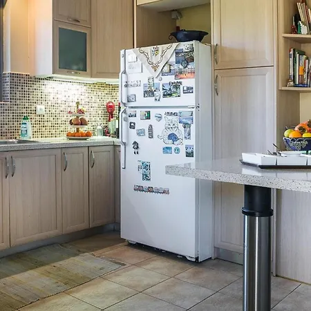 Belle Helens Villa, Lakithra Villa *